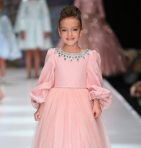 Алла-Виктория дефиле